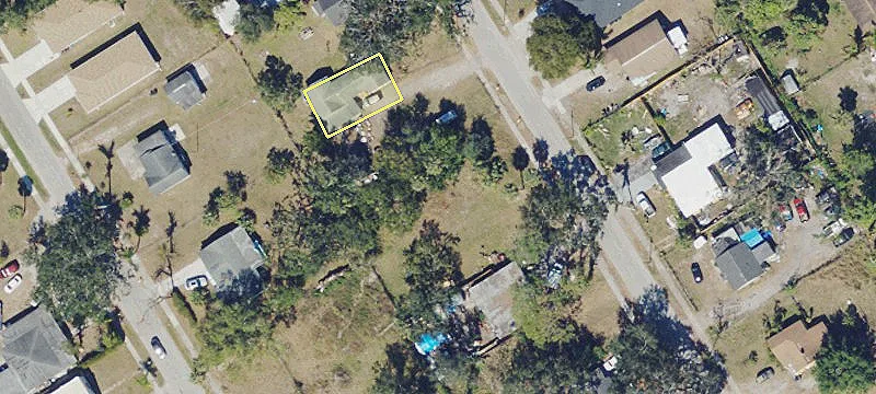 Vacant Lot in Russell Park