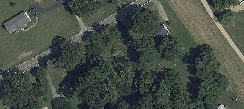 Spacious Lot with Artisanal Well