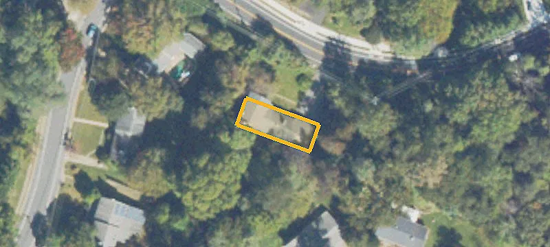 Large Lot in Vienna