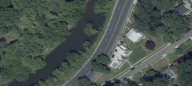 Woodlawn Multifamily Property with Apartment