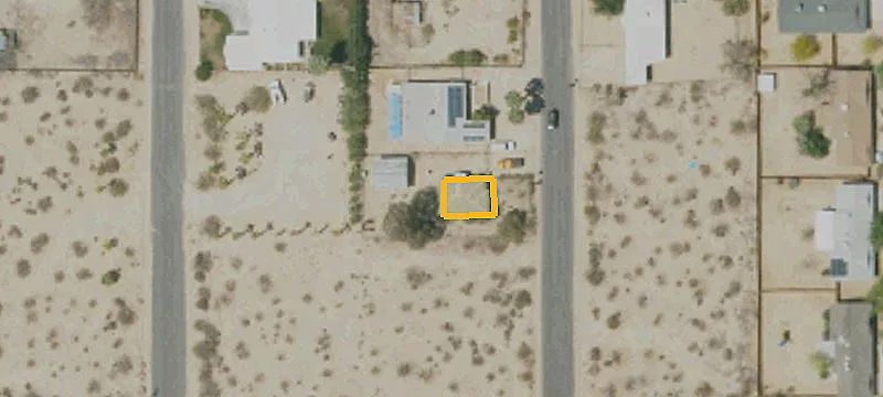 Spacious Lot in Smoketree Area