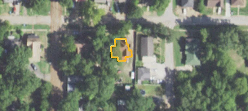 Spacious Corner Lot in Marshall
