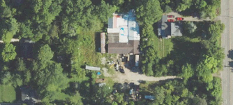 Commercial Building on Large Lot