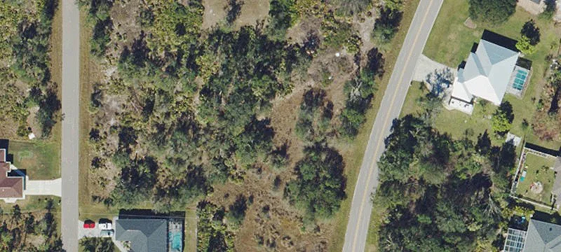 Vacant Lot Near Amenities