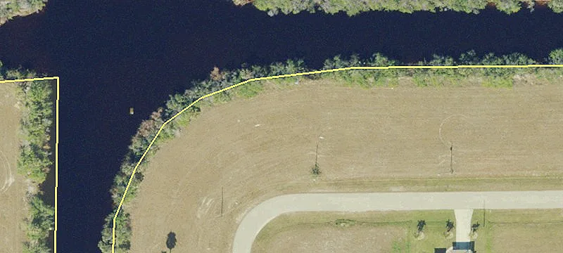 Oversized Lot on Freshwater Canal
