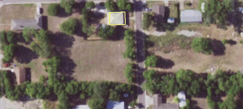 Versatile Lot with Multiple Entrances