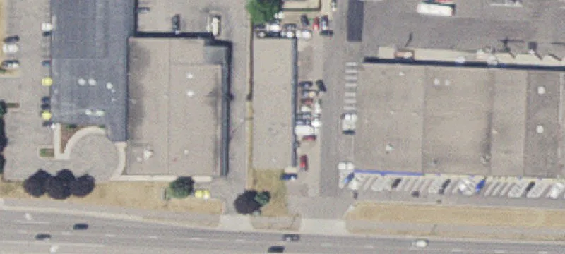 Industrial Building with Three Suites