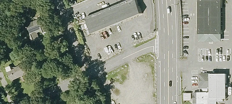 Industrial Building on 0.96 Acres