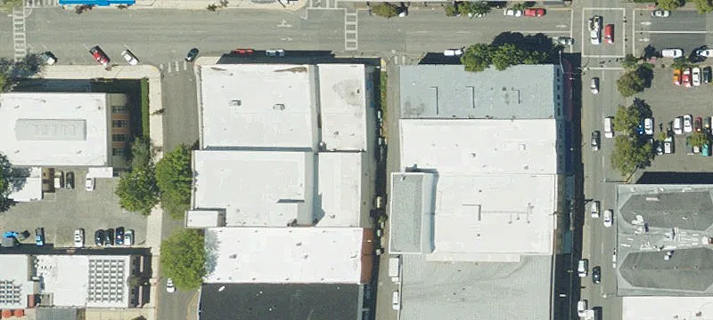 Commercial Building in Excellent Location