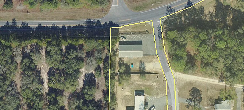 Commercially Zoned Building on Dunnellon