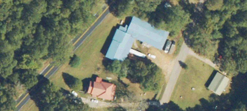 Spacious Warehouse on Acre Lot