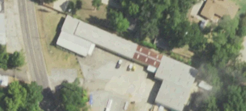 Longview Showroom/Warehouse with Fenced Yard