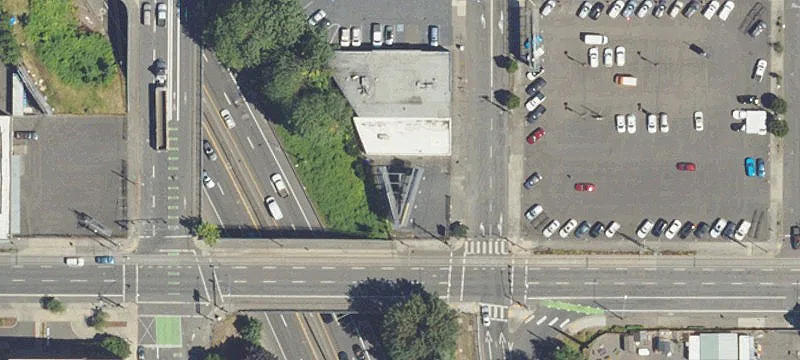 Prime Lloyd District Location