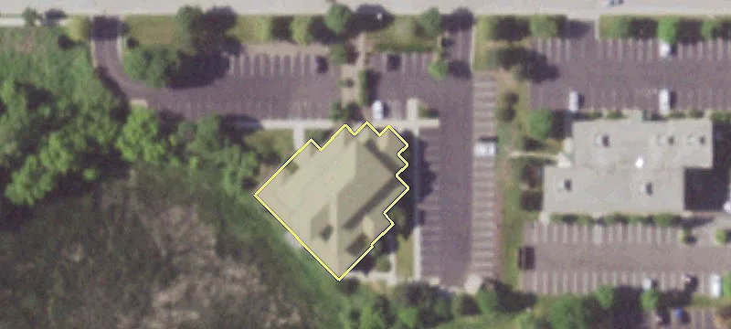 Pewaukee Office Building For Lease