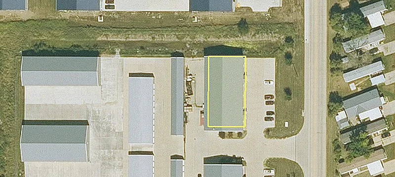 Hiawatha Contractor Bay For Lease