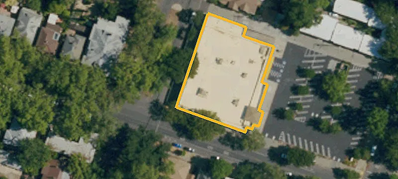 Freestanding Building with Divisible Space