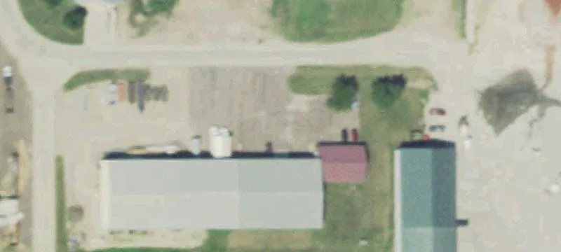 Spacious Warehouse with Multiple Loading