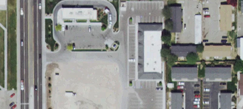 Shell Space on Busy Arterial