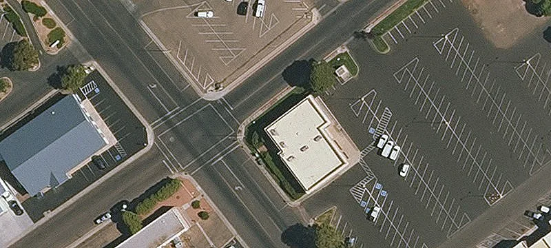 Retail Space in Safeway Anchored Plaza