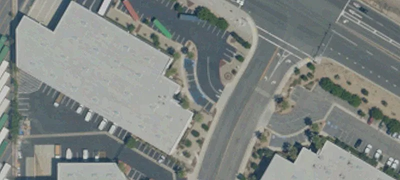 Freestanding Building on Large Lot