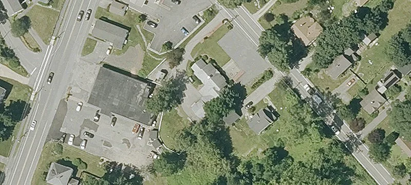 Versatile Commercial Building in Downtown
