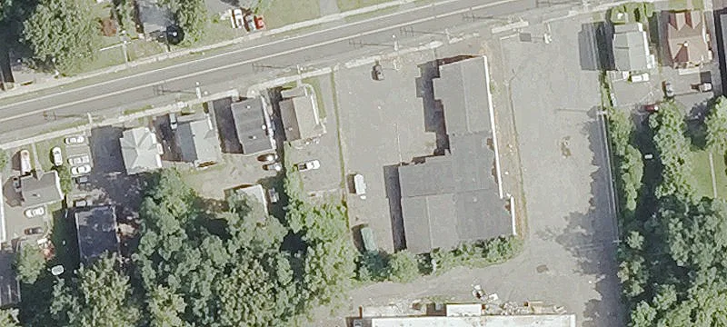 Versatile Commercial Building on High-Traffic Road