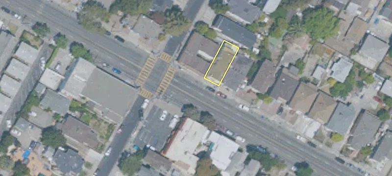 Mixed-Use Property in Central Alameda