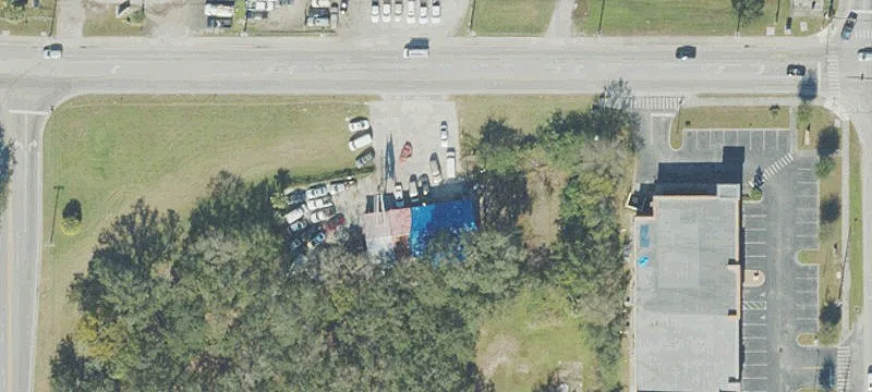 Freestanding Commercial Building on Large Lot