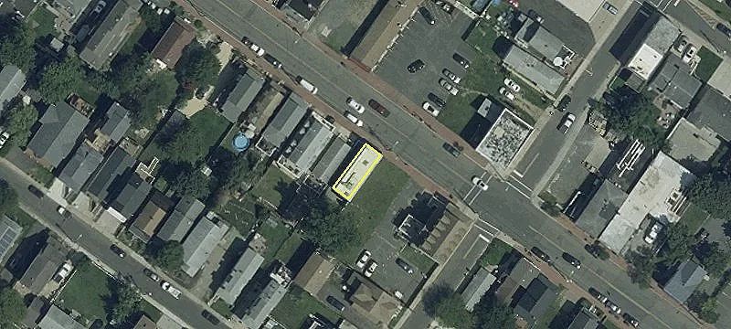Updated Mixed-Use Building in Highlands