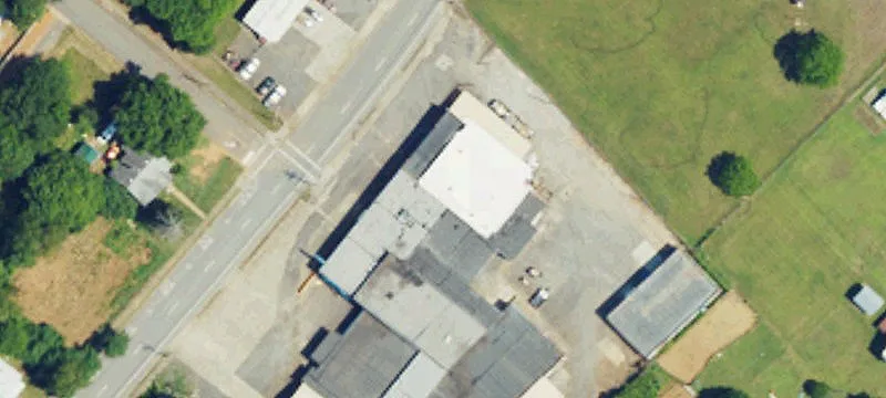 Spacious Commercial Building on Large Lot