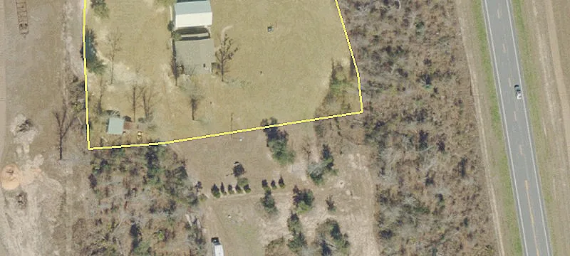 Spacious Acreage in Clarksville, FL