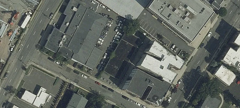 Functional Commercial Building Near GWB
