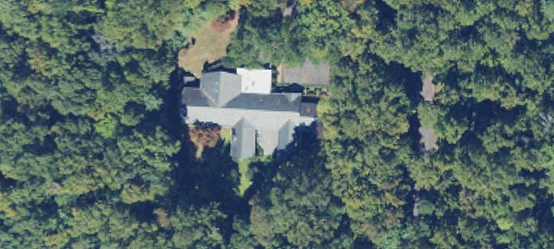 Estate Acreage with City Conveniences