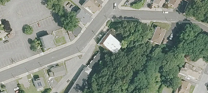 Versatile Commercial Building with Three-Phase
