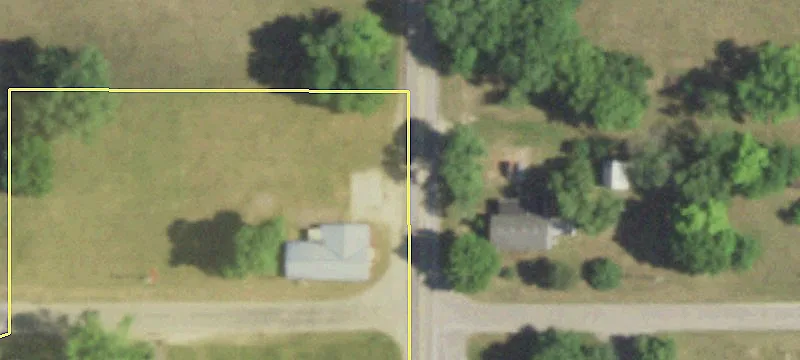 Commercial Building on Large Lot