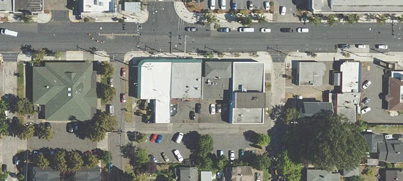 Multi-Tenant Building on N Lombard
