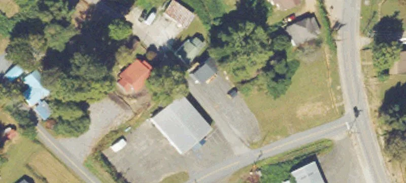 Versatile Commercial Building in McCaysville