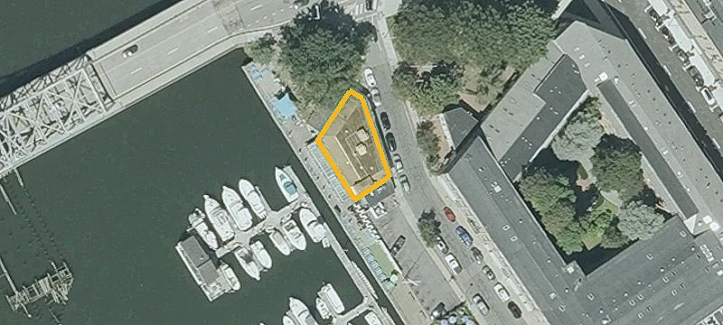 Commercial Condo in Corliss Landing