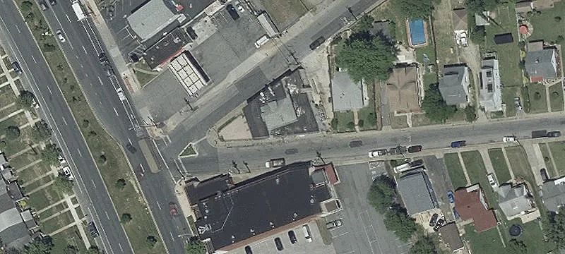 Restaurant/Bar Commercial Building For Sale