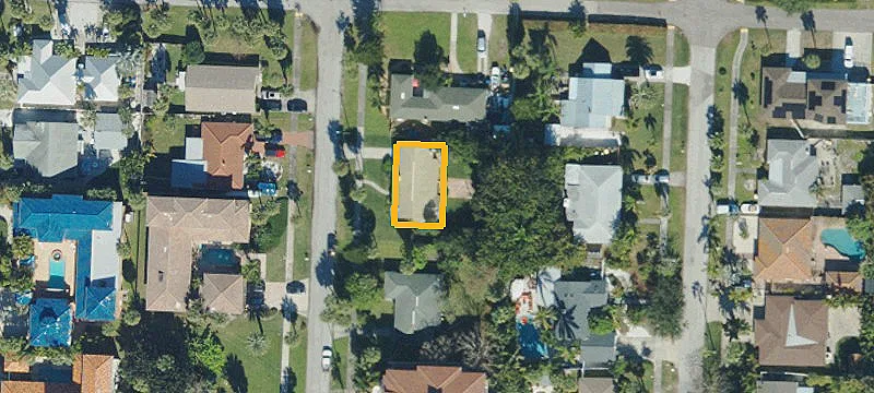 Oversized Lot Near Clearwater Beach
