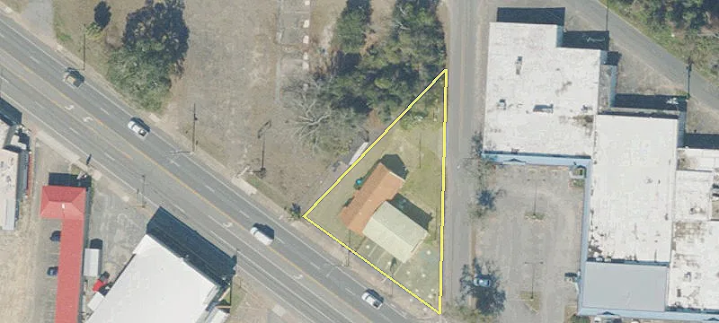 Versatile Commercial Building in Marianna