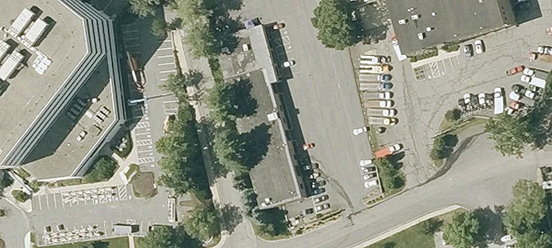 Burlington Commercial Building Near Amenities