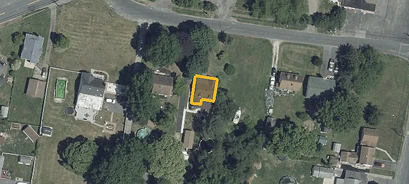 Large Lot in Dowdy Glen