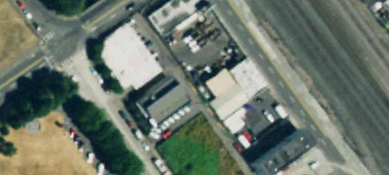 Freestanding Building with Fenced Yard
