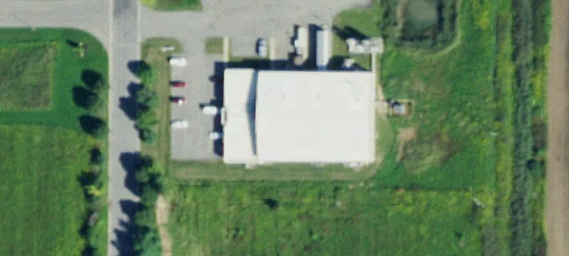 Manufacturing/Warehouse Building on Large Lot