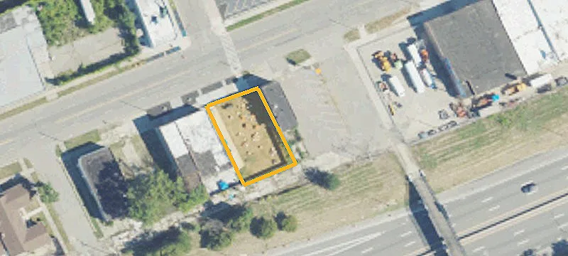 Commercial Building with Apartment