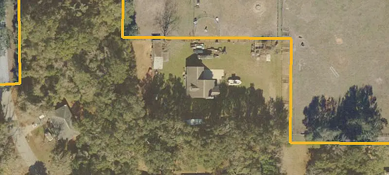 Equestrian Retreat on Fenced Acres