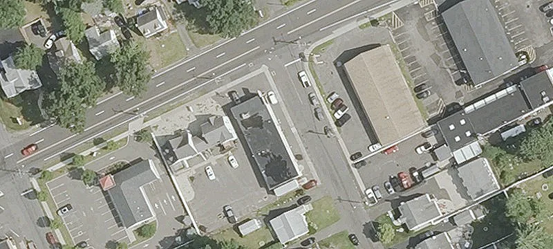 Farmington Avenue Commercial Building