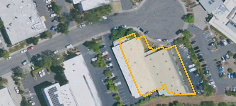 Versatile Commercial Live-Work Space