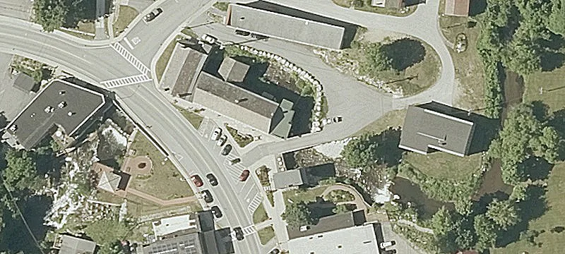 Commercial Building with Residential Apartment